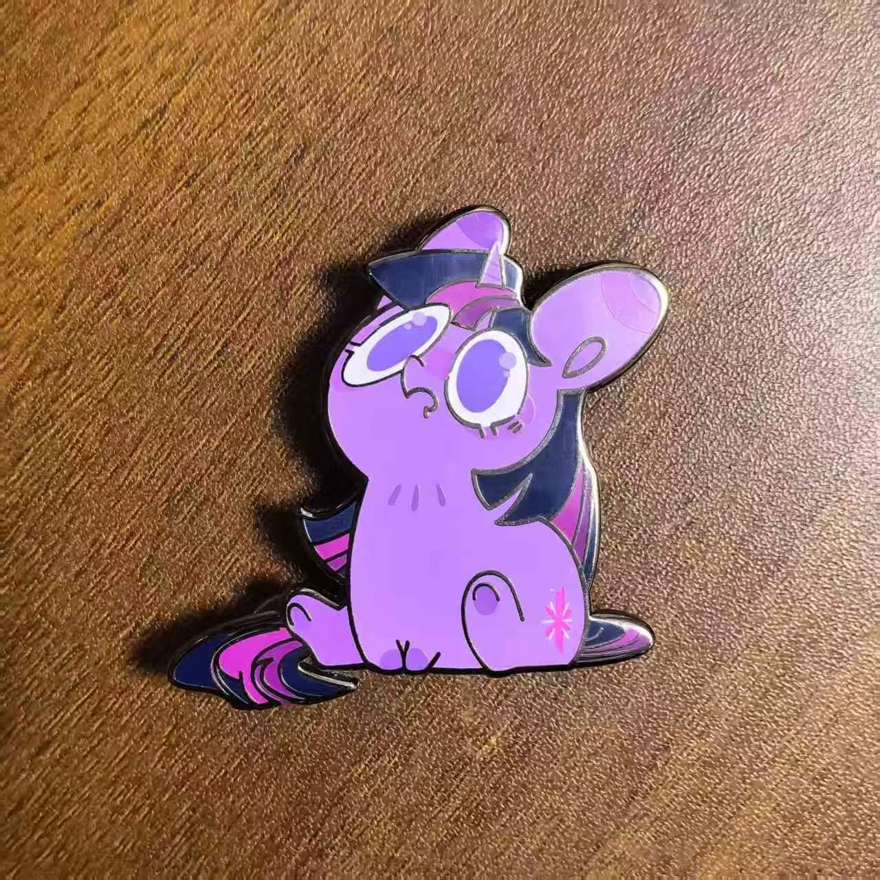 [Pre-order] QQ Pony Pin