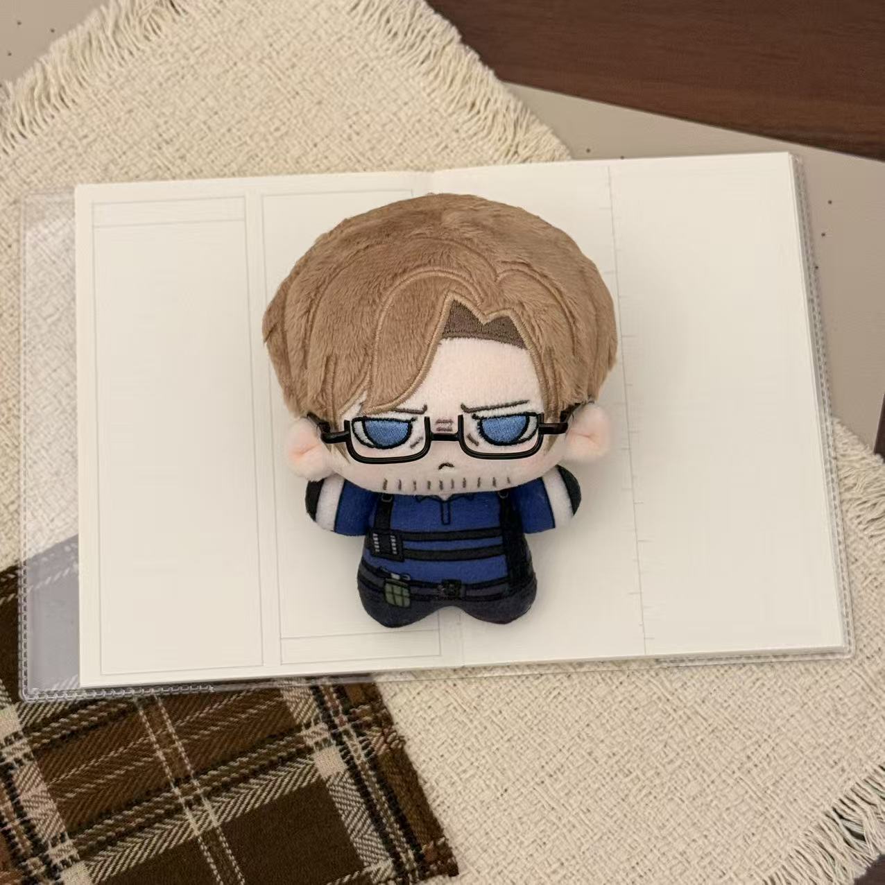 [Pre-sale]10CM Leon Scott Kennedy Plushie