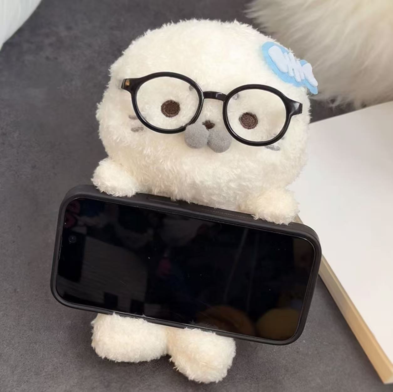 [Pre-order] Seal plush toy phone holder