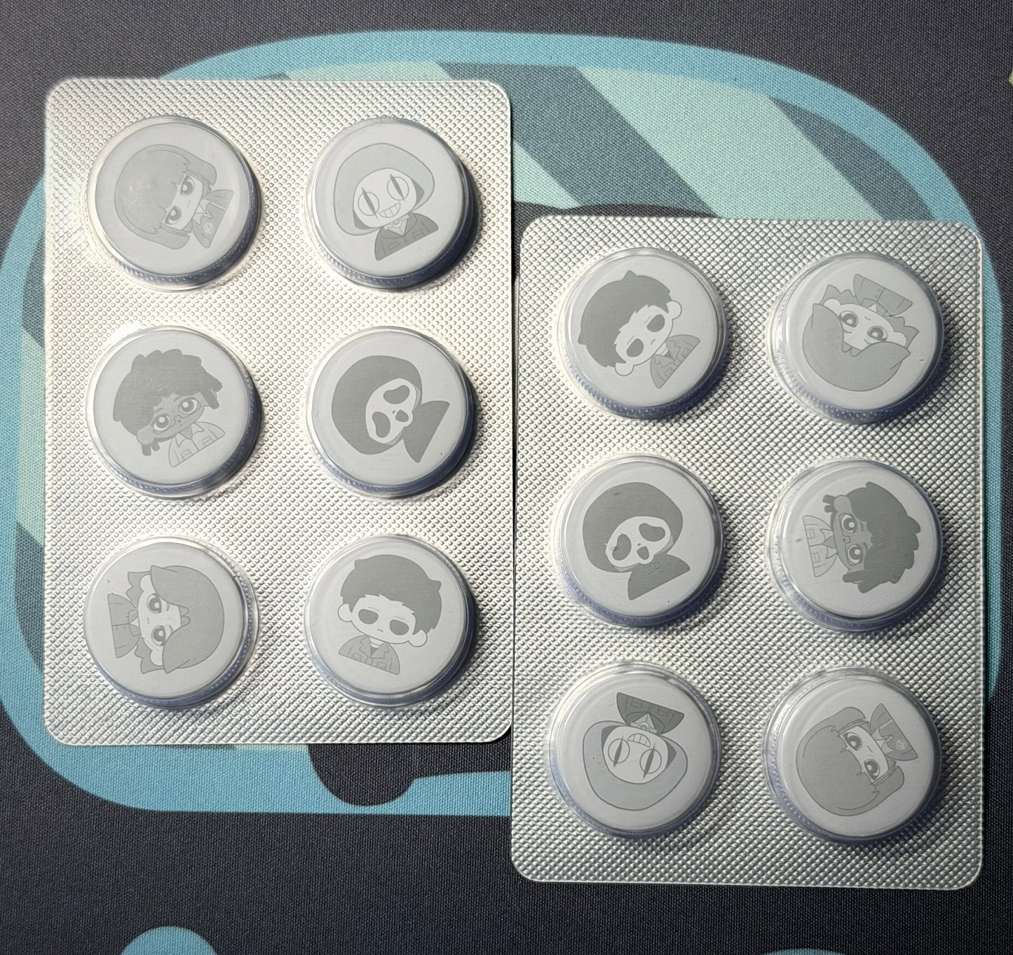 [In-stock]Dead by Daylight Pill-shaped Button Badge Set