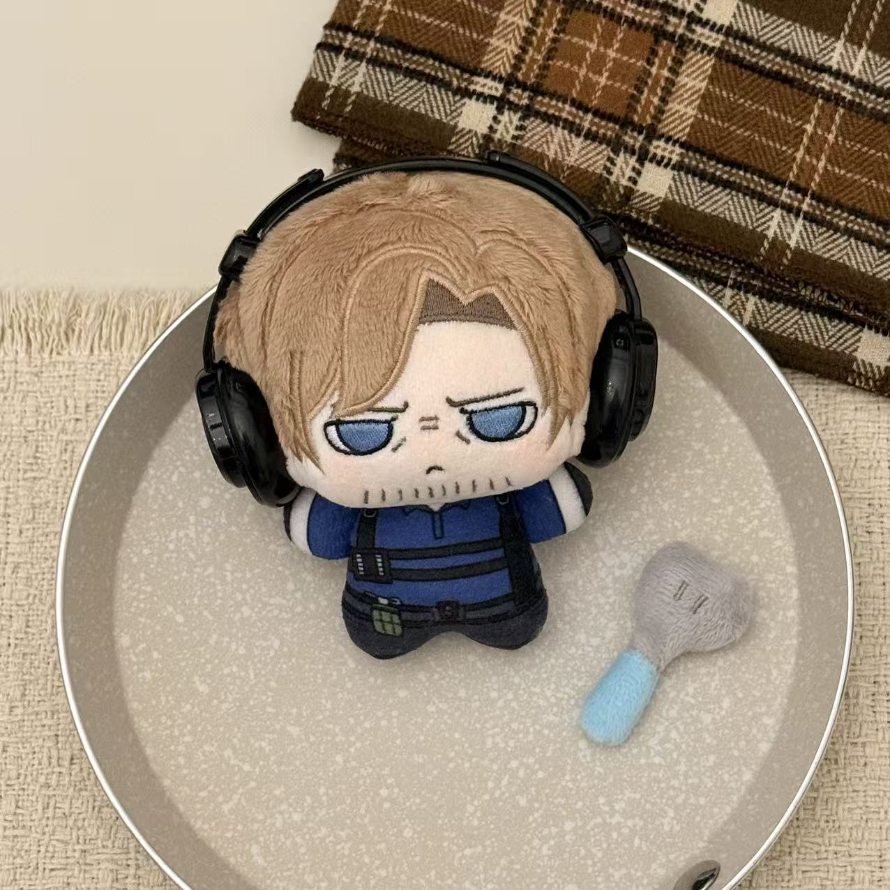 [Pre-sale]10CM Leon Scott Kennedy Plushie