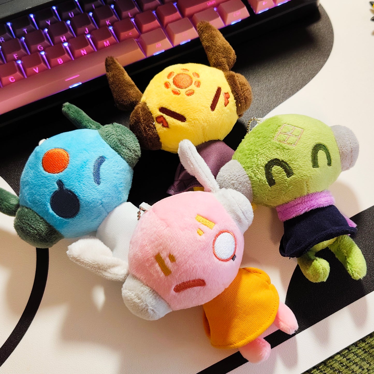 [Pre-order] Rainworld iterator 10cm plush (with magnet inside)