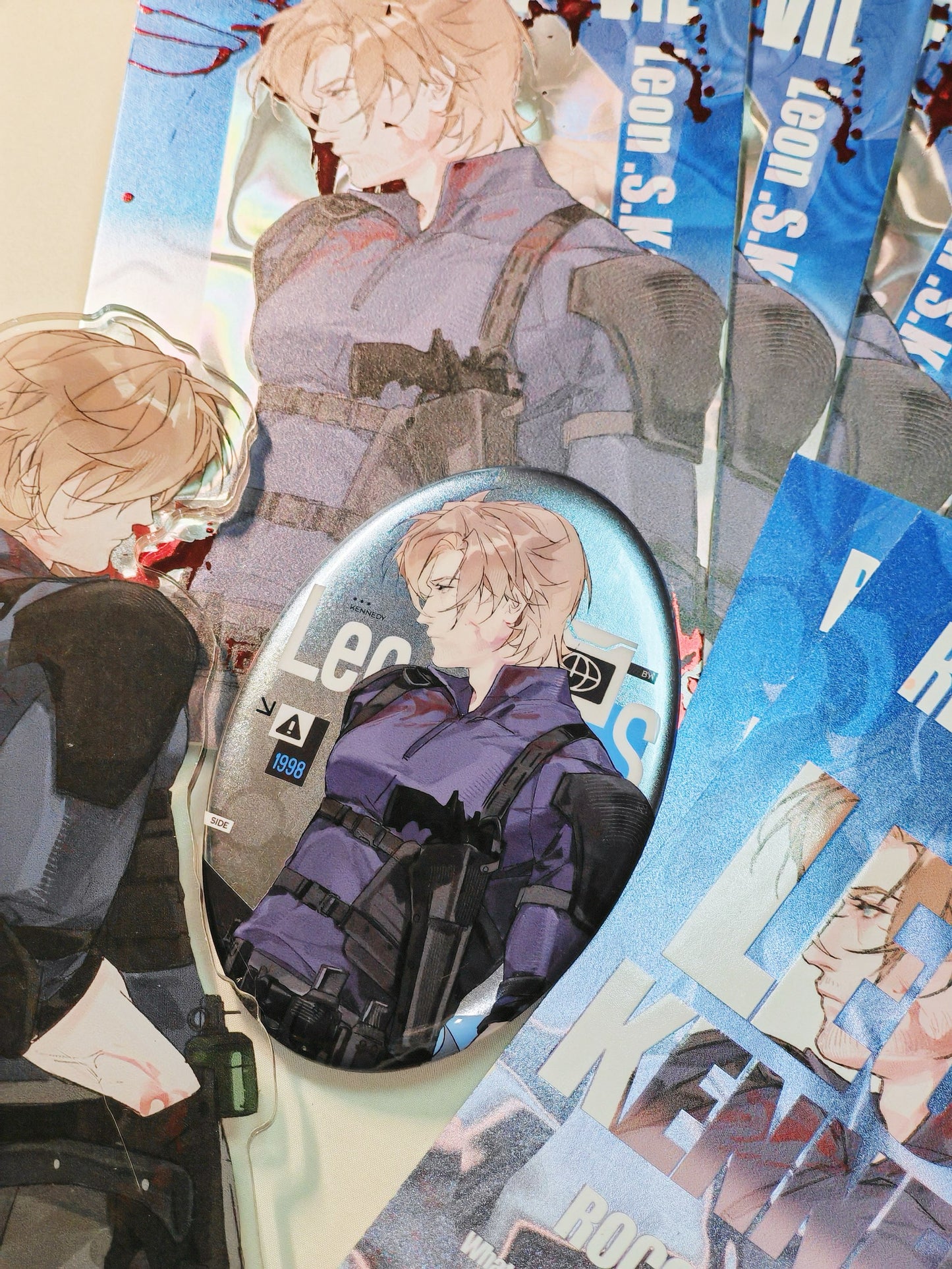 [Pre-order]RE9 Leon and Grace Ashcroft Postcard and Glitter Badge and Acrylic Standee
