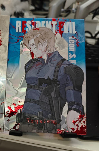 [Pre-order]RE9 Leon and Grace Ashcroft Postcard and Glitter Badge and Acrylic Standee