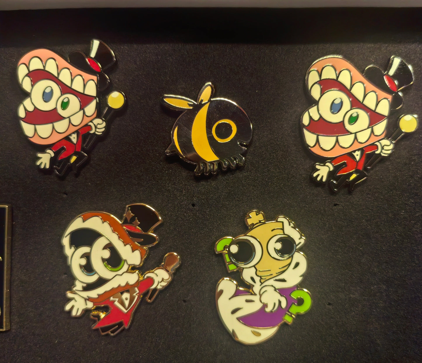 [Pre-order] The Amazing Digital Circus Cool Bee Pin