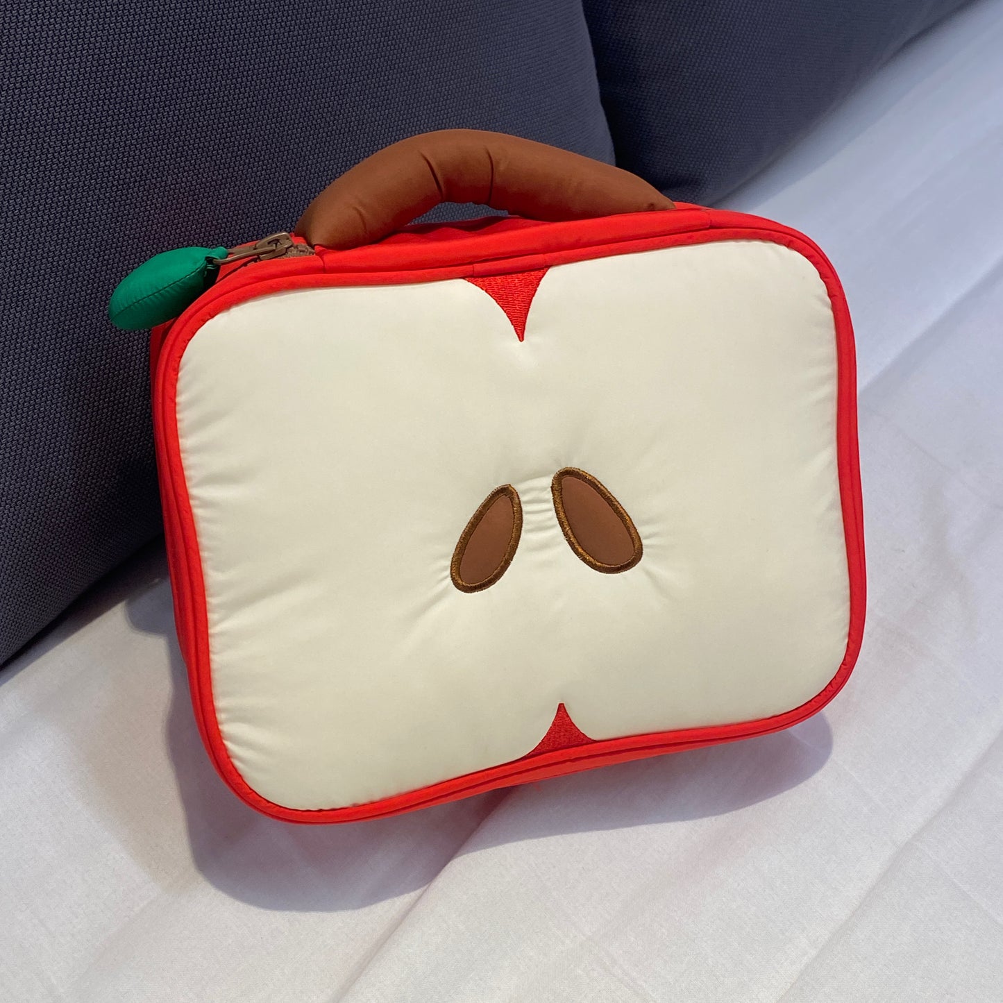 사과 모양의 메이크업 가방