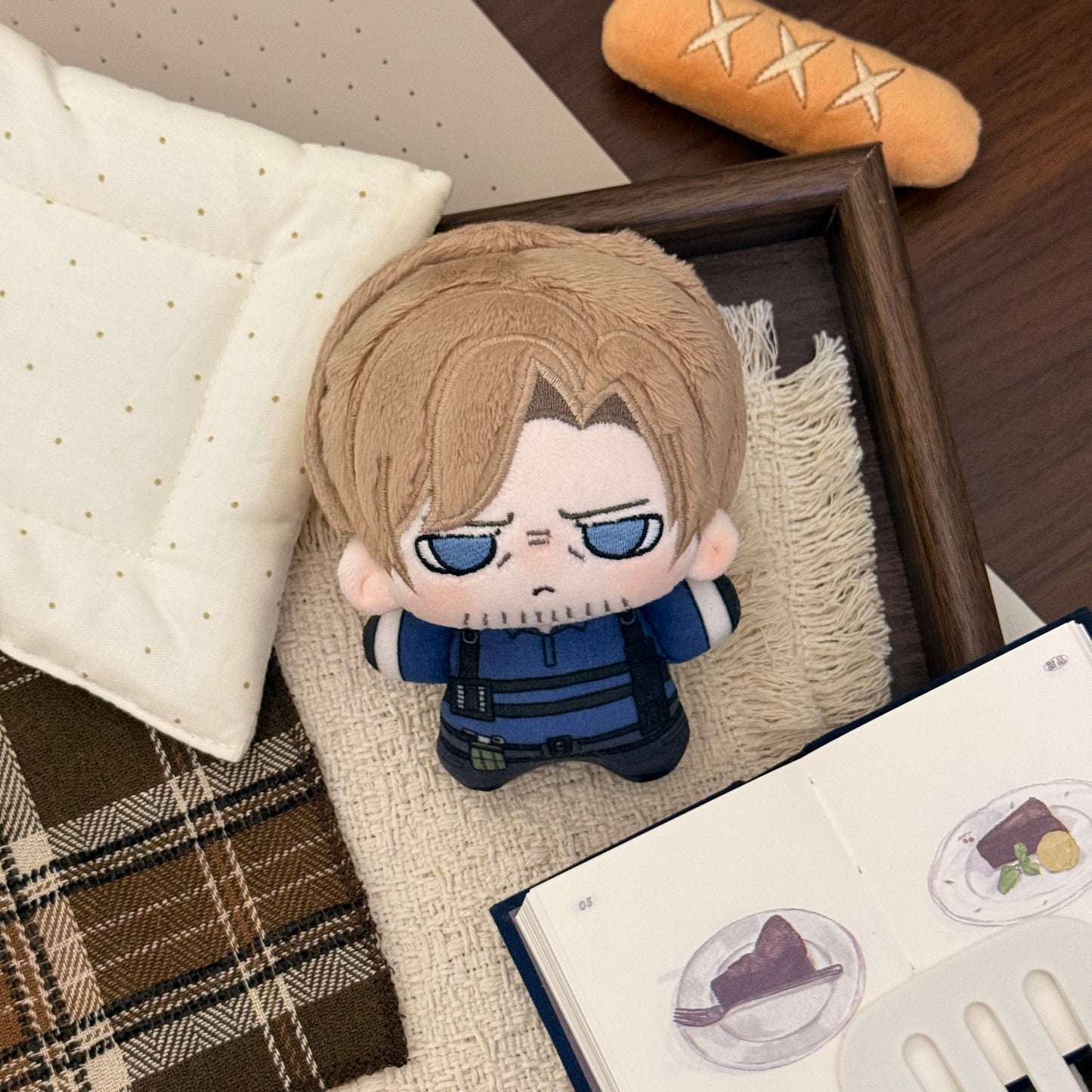 [Pre-sale]10CM Leon Scott Kennedy Plushie